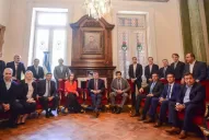 Macri enfrenta el desafío de controlar la calle y negociar con el PJ