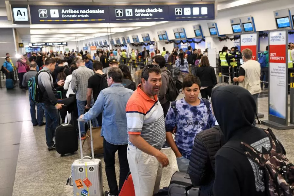 REPROGRAMADOS. Los aeropuertos se reactivarán hoy, desde las 15. 