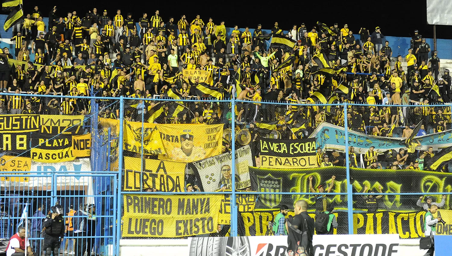 Los hinchas de Peñarol generaron incidentes cuando su equipo jugó con Atlético. LA GACETA/FOTO DE HÉCTOR PERALTA (ARCHIVO)