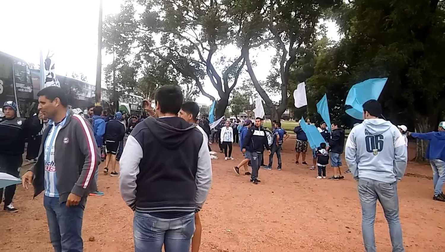 NUEVOS VIAJES. Los hinchas de Atlético ya coparon Montevideo durante la Copa Libertadores 2017. (ARCHIVO LA GACETA)