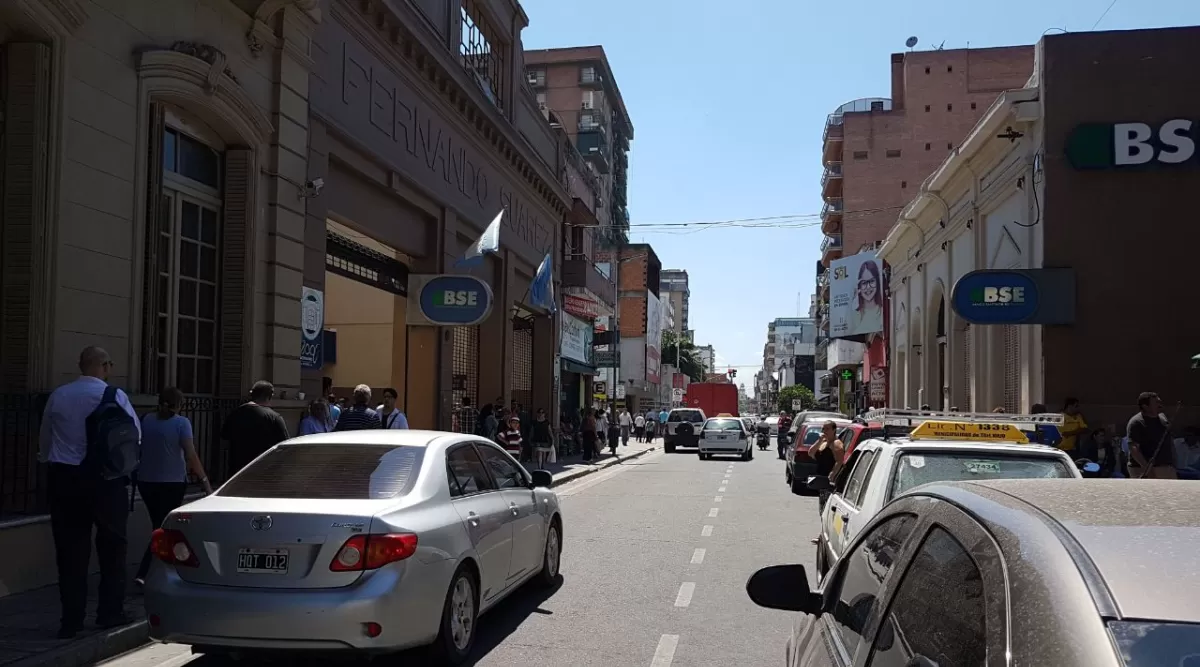 LUGAR. La víctima habría sufrido el hurto en 24 de Septiembre al 800. LA GACETA / JULIO CORONEL VÍA MÓVIL

