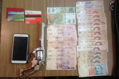 Encontraron un arma mientras se bañaban