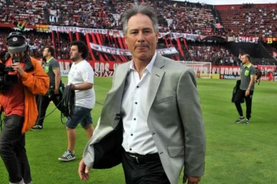 Feliz Navidad para los hinchas de Independiente: se confirmó la continuidad de Holan