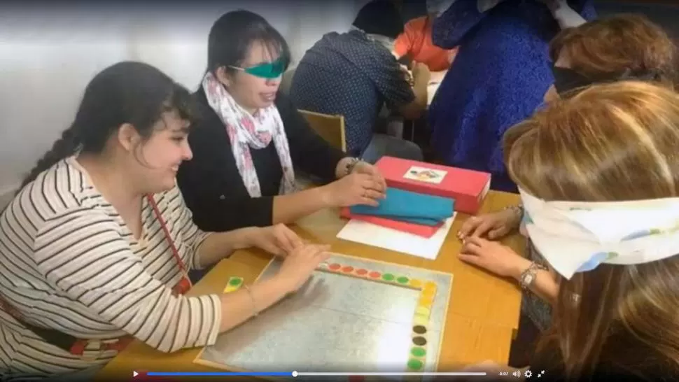 JUGAR Y AYUDAR. La experiencia de ponerse en el lugar del otro. Aconoa