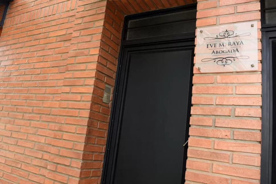 LA CUADRA. Vecinos de San Martín al 200 expresaron sorpresa por el hecho. la gaceta / foto de DIEGO ARAOZ