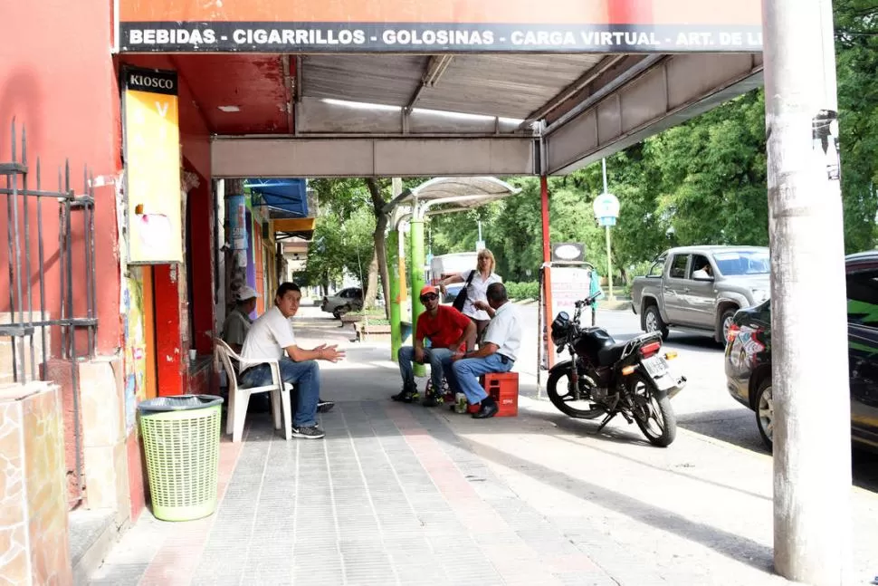 SIN CLIENTES. Los asaltante sorprendieron al dueño del drugstore. la gaceta / foto de DIEGO ARAOZ