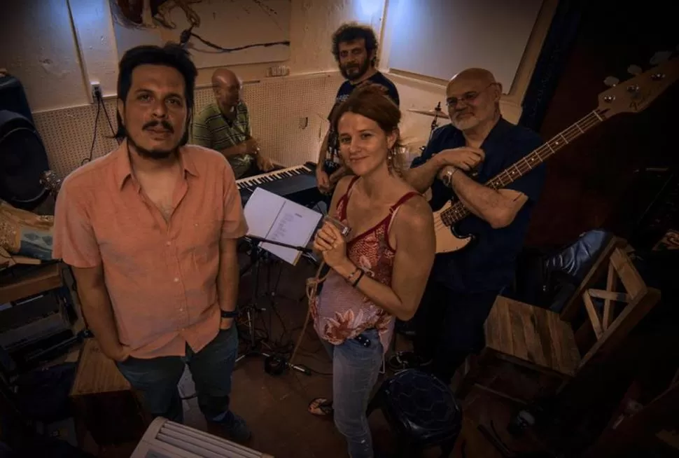 NUEVA FORMACIÓN. Manzur (izquierda) está con Reynals, Klass (ambos detrás), Casanova y Gómez Tolosa. Gentileza Matias Manzur.-