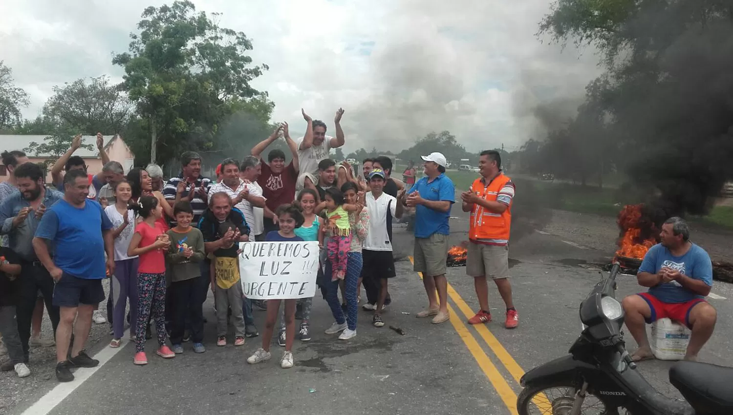 Cortan la Ruta 9, a la altura de Mancopa, porque desde el jueves están sin luz