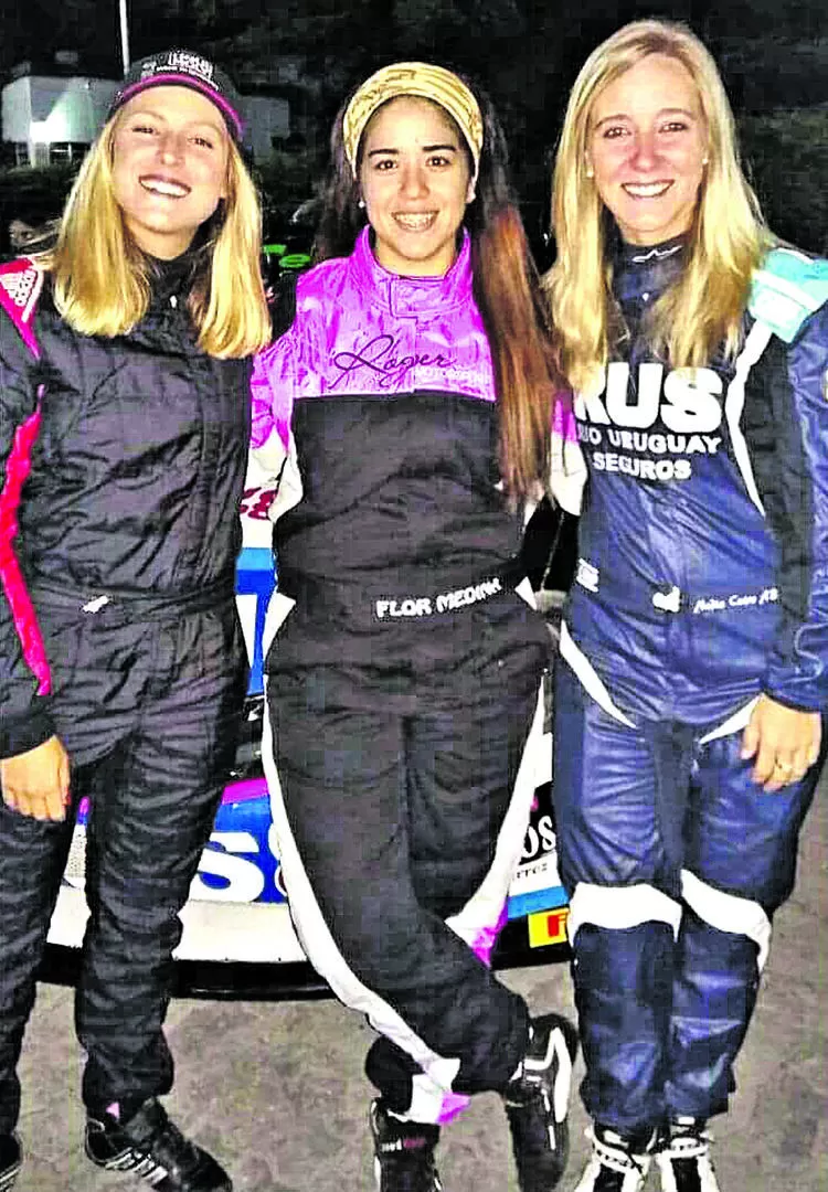 SU LUGAR EN EL MUNDO. “Flor” Medina -en el medio- junto a la uruguaya Patricia Pita -a la izquierda- y Cutro. 