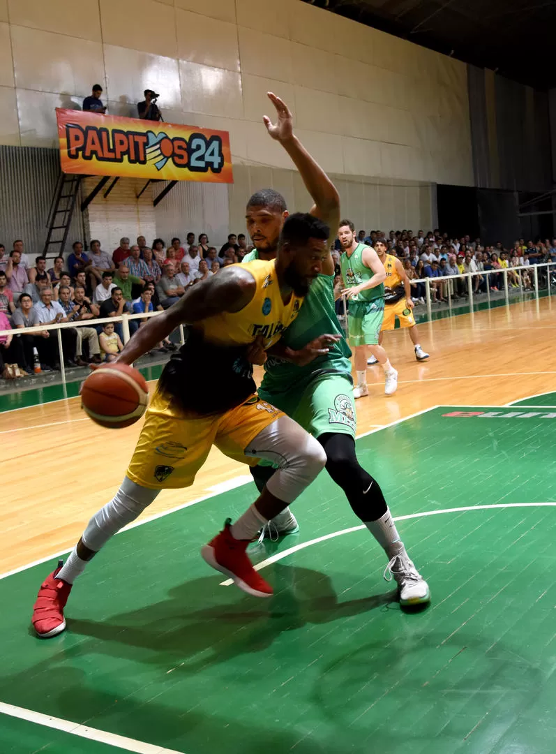 APORTE DE LA LÍNEA. Valentine recibe 5,4 faltas por juego (promedio); acierta casi la mitad de los libres. la gaceta / foto de jose nuno