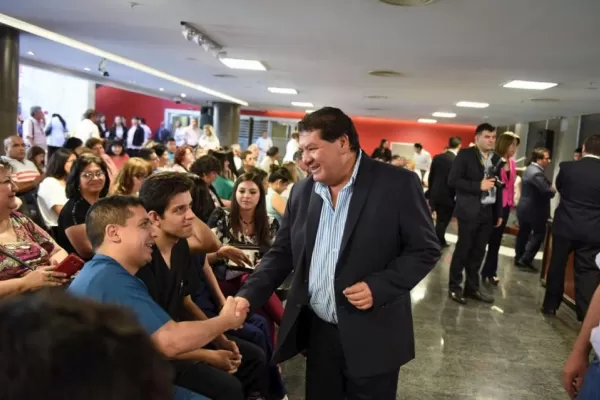 Peronistas proponen la creación de 10 municipios donde hoy funcionan comunas