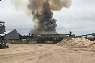 Video: una explosión en una cerealera de Rosario dejó un muerto y 20 heridos
