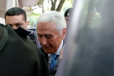 Uno de los hijos del desaparecido Jorge Julio López repudió la domiciliaria a Etchecolaz