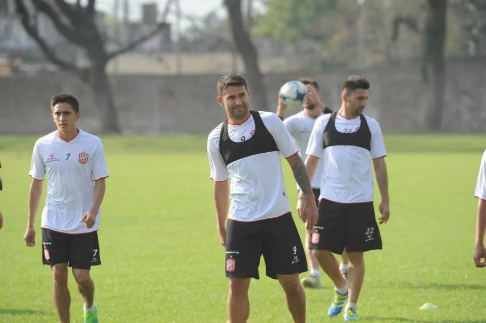 DEBE VOLVER PARA LA PRETEMPORADA. Si hasta el próximo miércoles no hay una definición en cuanto a su salida, Claudio Bieler deberá presentarse a las prácticas.  la gaceta / foto de hector peralta (archivo)