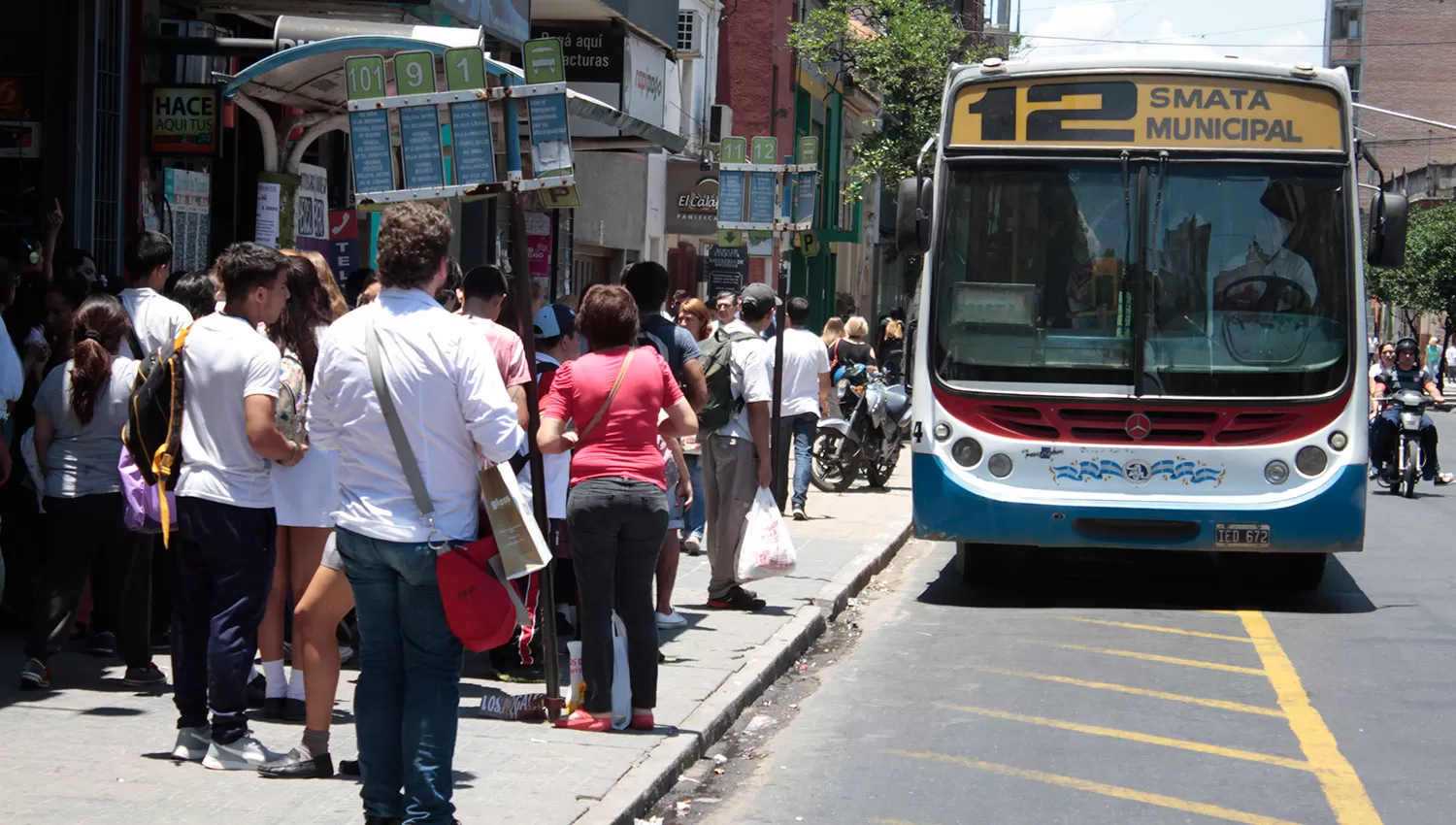 El aumento de la tarifa de colectivos no llegaría este año. ARCHIVO