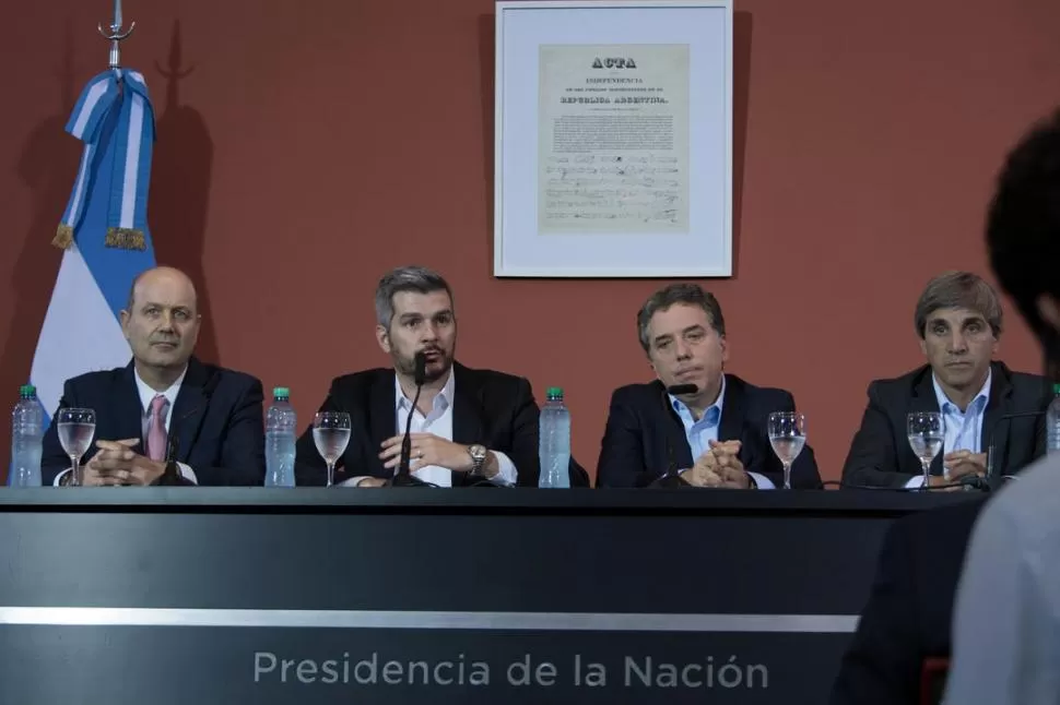 EN EL DÍA DE LOS SANTOS INOCENTES. Sturzenegger, Peña, Dujovne y Caputo explicaron las razones que llevaron a la gestión de Mauricio Macri a recalibrar las metas de inflación prevista para los próximos años.  TELAM