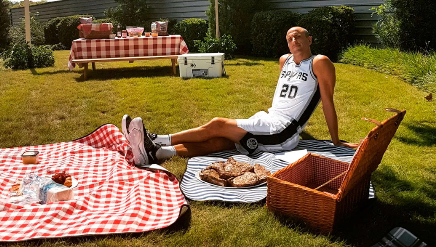 Con sus cuatro décadas, Ginóbili se mantiene en la elite del básquet. FOTO TOMADA DE WWW.TWITTER.COM/MANUGINOBILI