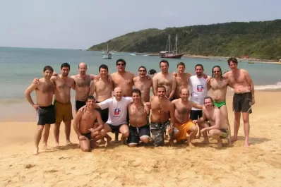 Viajar para “re-egresar”: los cara a cara de las redes sociales