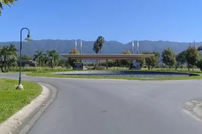 Robo en un country: ladrones sorprendieron a una familia, robaron y usaron su auto para escapar