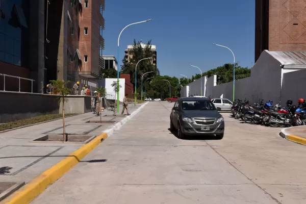 La apertura de la calle España sorprendió a los conductores
