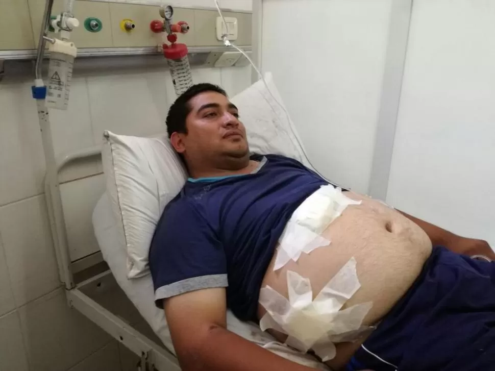 EN EL HOSPITAL. “Agradezco a Dios porque me sacó bien de esto”, le confió el policía a LA GACETA; espera recuperarse para volver a trabajar.  