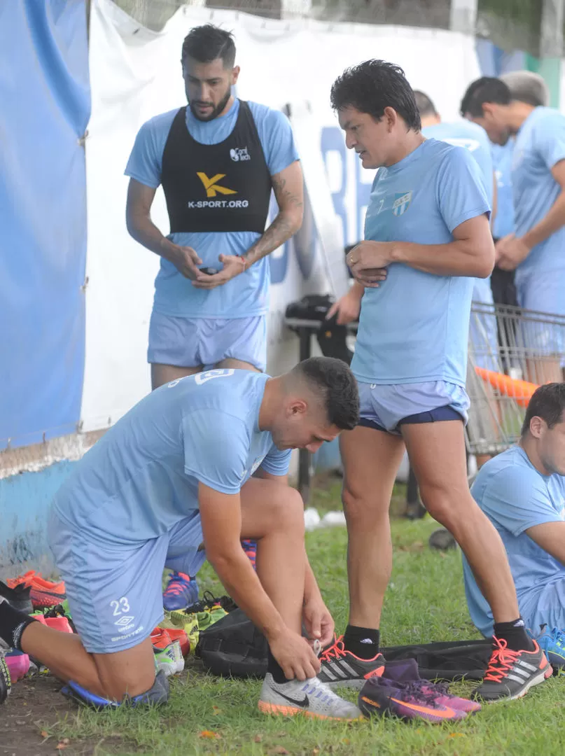 TRABAJOS. Los jugadores responden a las órdenes del “PF” Meoni en el ensayo de ayer. la gaceta / foto de antonio ferroni