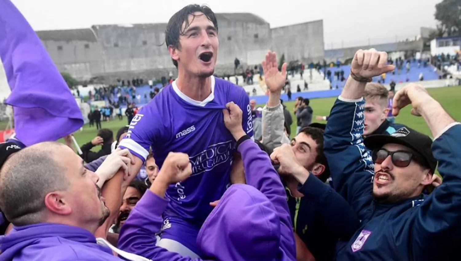 POSIBLE REFUERZO. Andrés Lamas, festejando el título del Apertura 2017, podría llegar a Atlético. FOTO TOMADA DE OVACIONDIGITAL.COM.UY