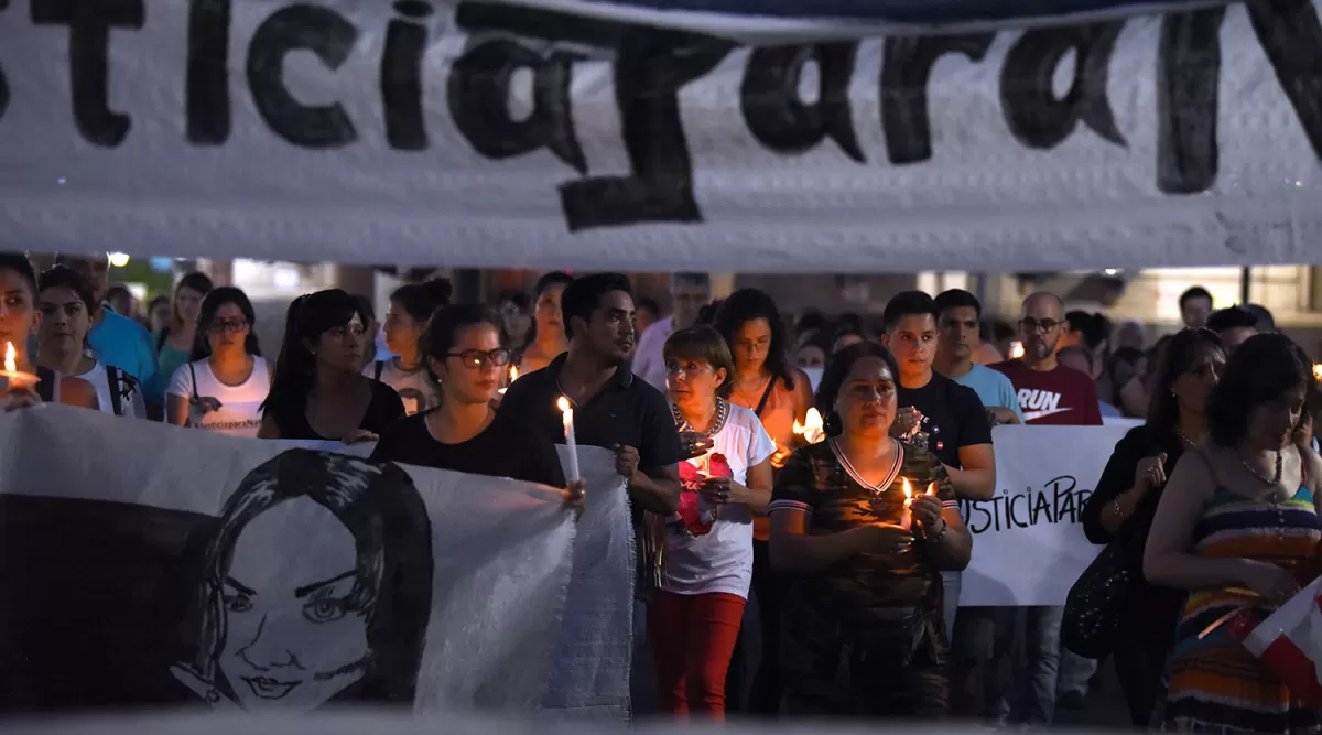 RECLAMO. Familares y amigos de Natalia marcharon el viernes para exigir justicia y que se esclarezca el caso. LA GACETA/FOTO DE DIEGO ARÁOZ