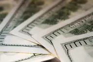 Economistas prevén una caída del valor del dólar