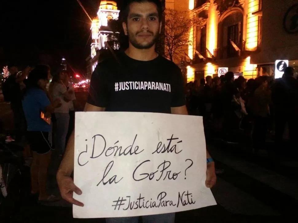 CONSIGNAS. El pedido para que se averigüe qué sucedió con la cámara fue uno de los ejes de la marcha. la gaceta / foto de francisco fernández