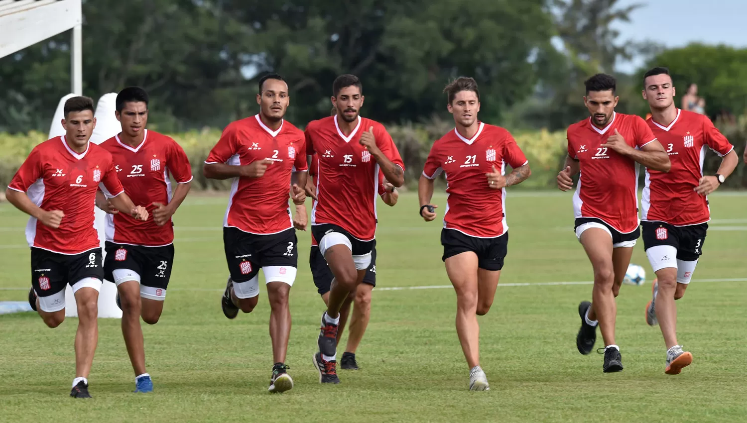 SIN FRENO. A pesar de las idas y vueltas del mercado, el plantel de San Martín continúa su puesta a punto en Perico. FOTO LA GACETA / ESPECIAL MARCELO MILLER