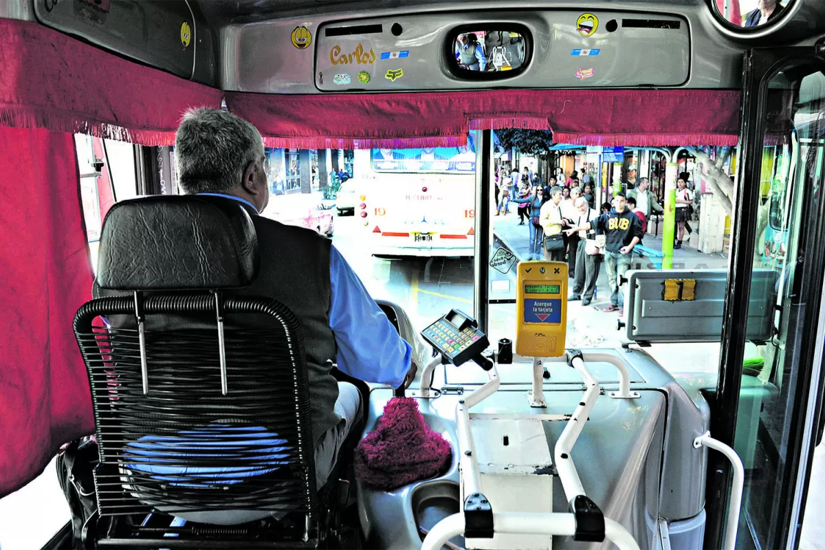 TRANSPORTE. En la ciudad circulan 480 unidades con el dispositivo electrónico de seguridad, según informaron en UTA y en intendencia. 