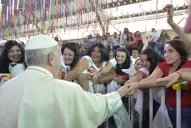 En una cárcel de mujeres, el papa Francisco afirmó: la sociedad está obligada a asegurar la reinserción