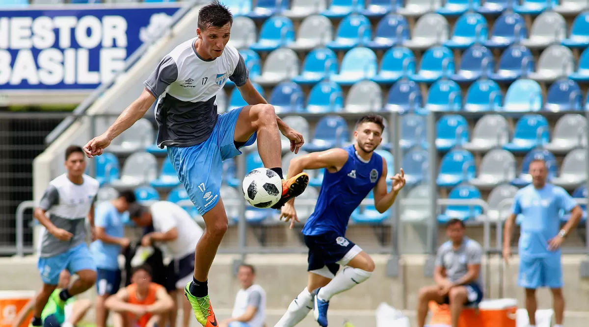 Affonso anotó un golazo ante Gimnasia. FOTO DE MARÍA SILVIA GRANARA (ESPECIAL PARA LA GACETA)