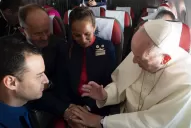 El papa Francisco casó a una pareja en pleno vuelo