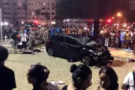 Un auto se subió a la playa de Copacabana y dejó 15 heridos y un bebé muerto