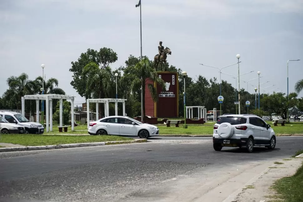 AVENIDA PAPA FRANCISCO. El motociclista volvía de una reunión familiar cuando fue abordado por ladrones. la gaceta / FOTO DE JORGE OLMOS SGROSSO