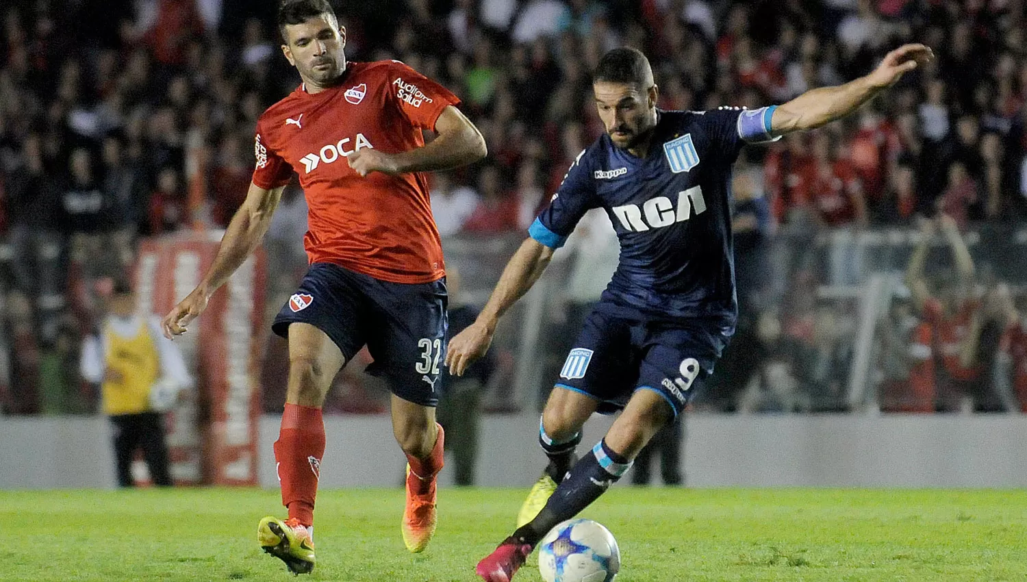 CLÁSICO. Independiente y Racing reeditarán uno de los partidos más convocantes del fútbol argentino. ARCHIVO