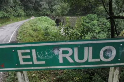 Una joven murió y su compañero se encuentra grave tras caer cuando bajaban en moto en el cerro San Javier