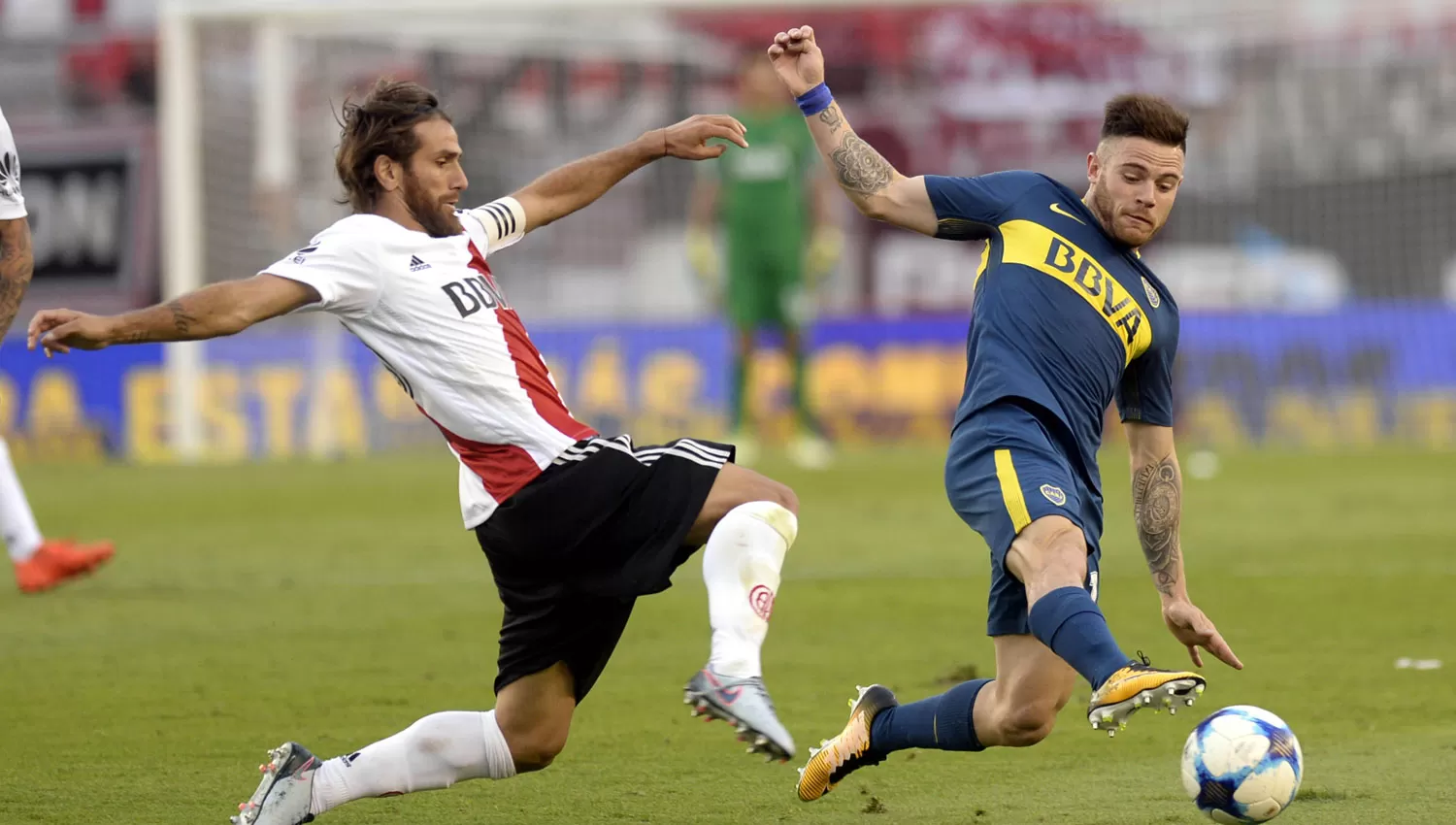 SUPERCLÁSICO. Ponzio volverá a ser el eje del mediocampo de River mientras que Nandez podría ocupar un lugar entre los suplentes de Boca. ARCHIVO