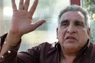 Papeles de la Uocra flotaban en un arroyo de Bahía Blanca