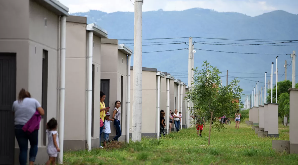 “Yo opto por esperar, tengo fe en que nos darán las casas”, dijeron algunos de los afectados. LA GACETA/FOTO DE DIEGO ARÁOZ