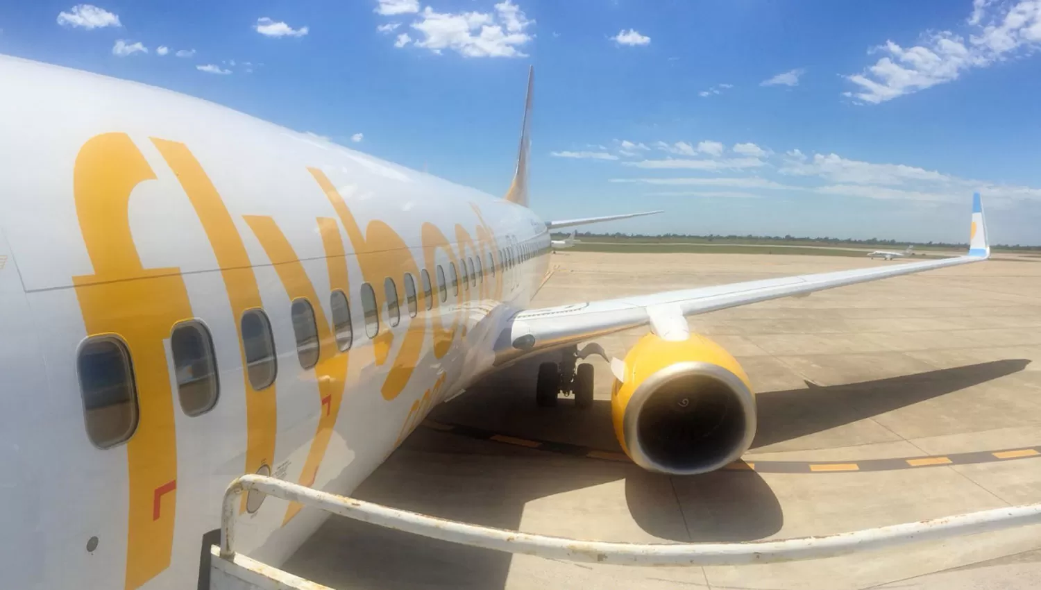 VERSIONES CRUZADAS. La nave regresó a la pista ocho minutos antes de lo previsto y desde la compañía señalaron que siguieron los protocolos correspondientes. FOTO TOMADA DE TWITTER.COM/ANDRESLAVALLEN