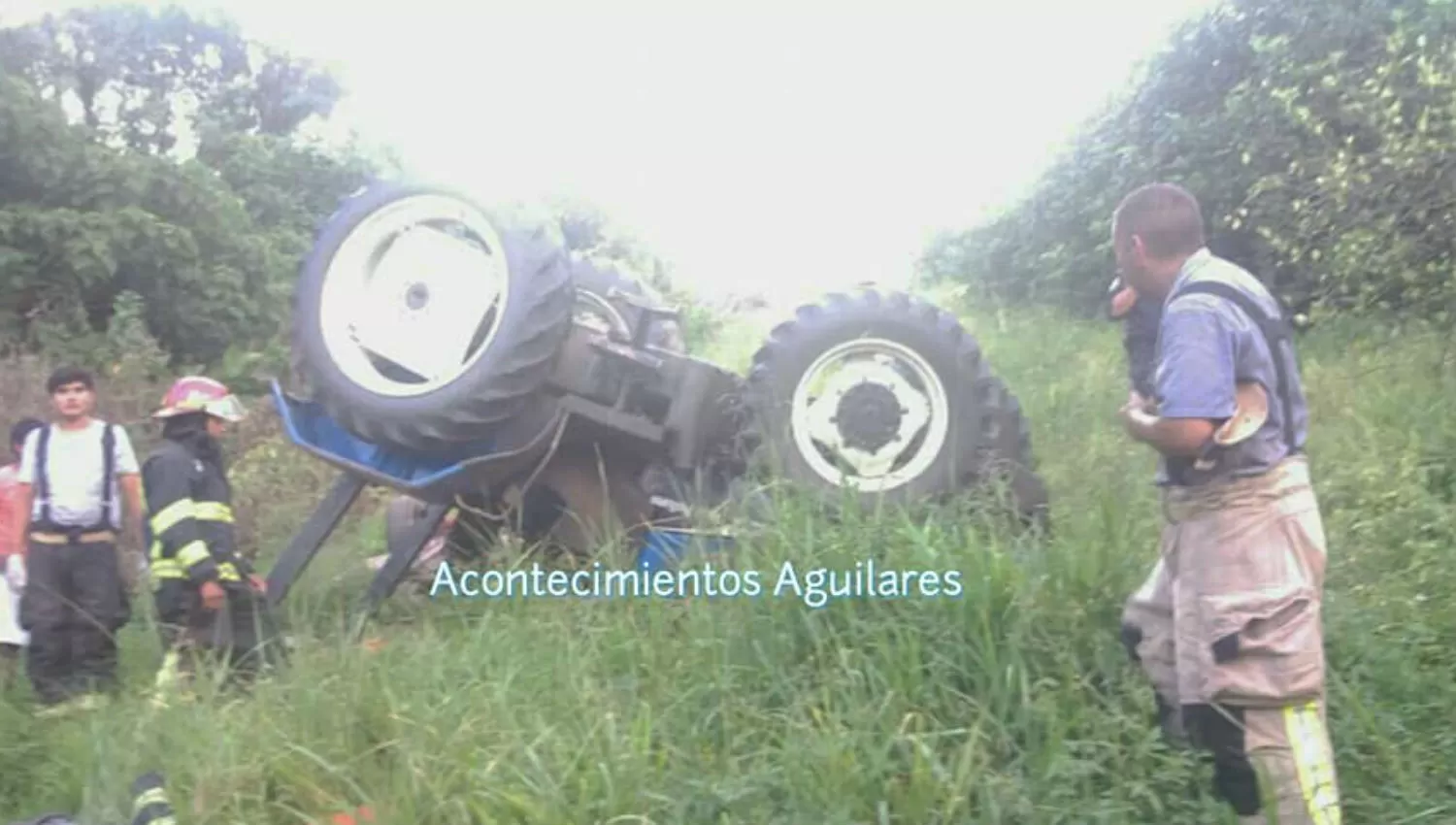 TRAGEDIA. La víctima perdió el control mientras descendía de una loma. IMAGEN GENTILEZA ACONTECIMIENTOS AGUILARES