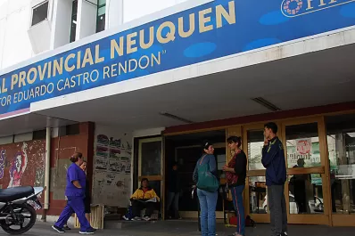 Hirió de un balazo a su novia de 13 años y el padre de la chica lo apuñaló