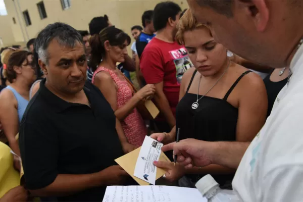 Desde $4.000 a $100.000: los montos que los damnificados dicen haberles entregado a los falsos gestores