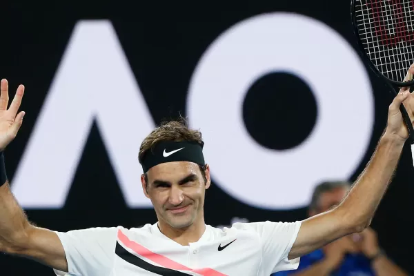 Federer se mete en semifinales y saca chapa en la defensa del título en el Abierto de Australia