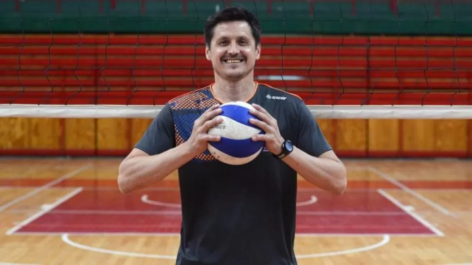 UNA GRAN EXPERIENCIA. Soto dirige actualmente a Gigantes de Neuquén en la Serie A-1 y visitó Tucumán recientemente. LMNeuquen.com