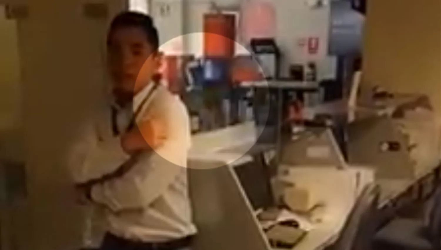 Creer o reventar: filman a una nena fantasma adentro de un banco