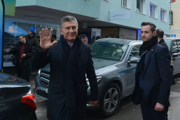 Macri llegó París y mañana se reunirá con Emmanuel Macron